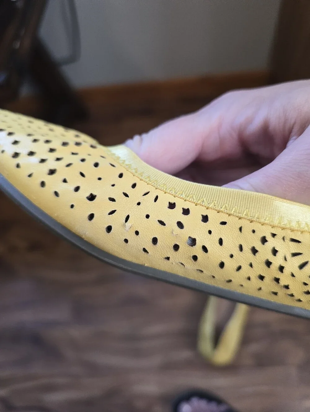 Vionic Robyn Perforated Leather Ballet Flats Yellow Size 9